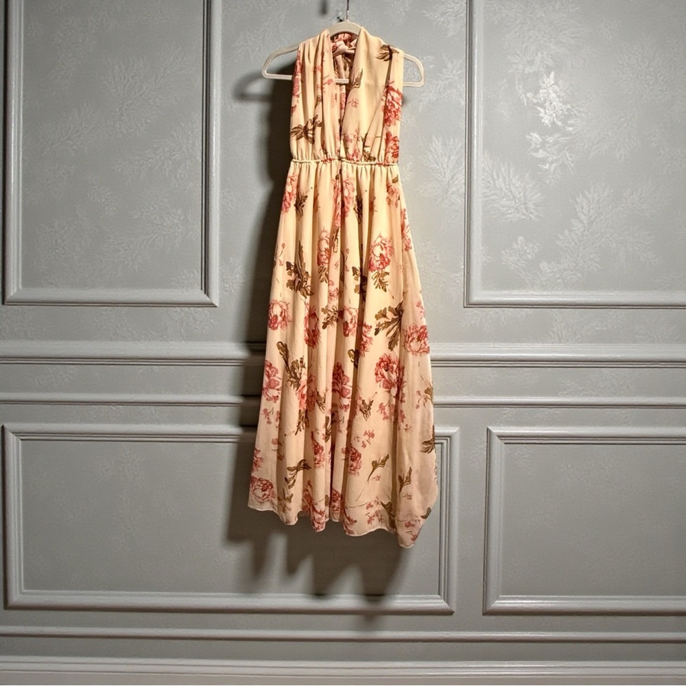 Chic Floral Maxi‎ Dress in Cream and Pink